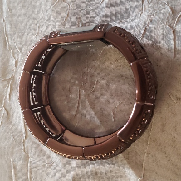 Floral Motifs, a Beautiful Copper Quartz Women's Watch Bracelet . - Picture 5 of 12